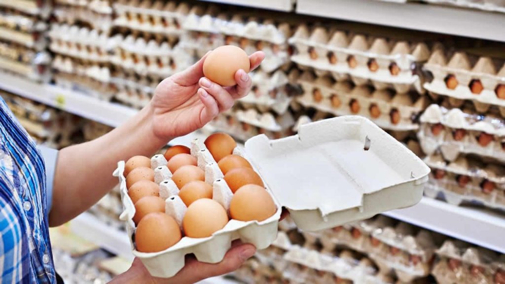Как определить свежесть яиц в магазине