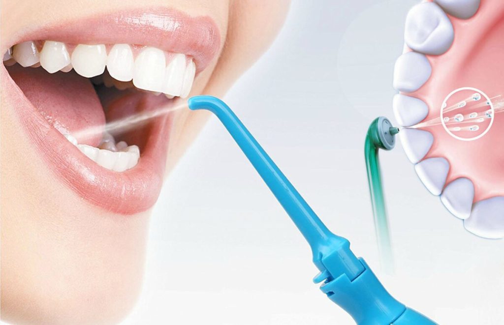Как правильно чистить зубы ирригатором