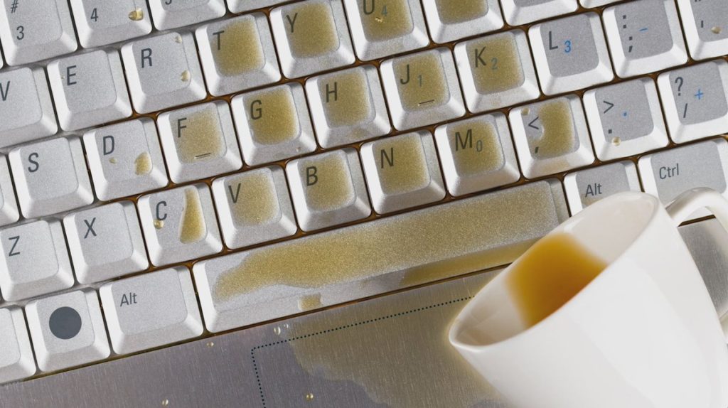 Что делать если пролили жидкость на клавиатуру