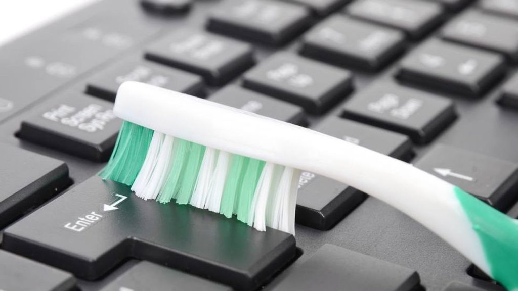 Как почистить клавиатуру в домашних условиях
